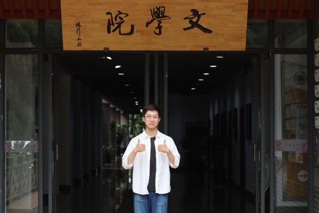 谢乙个人照片.jpg