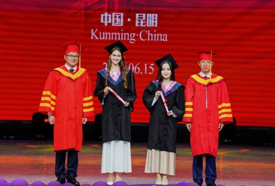 授学位娜斯佳